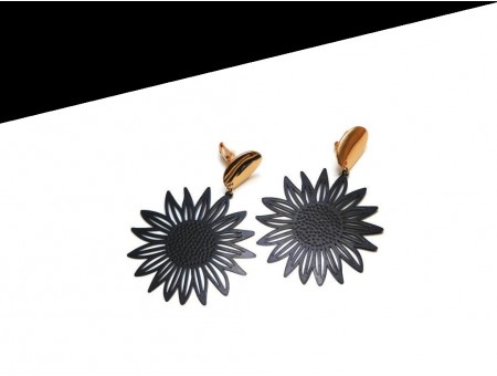 Cercei cu clips auriu si floare mare neagra